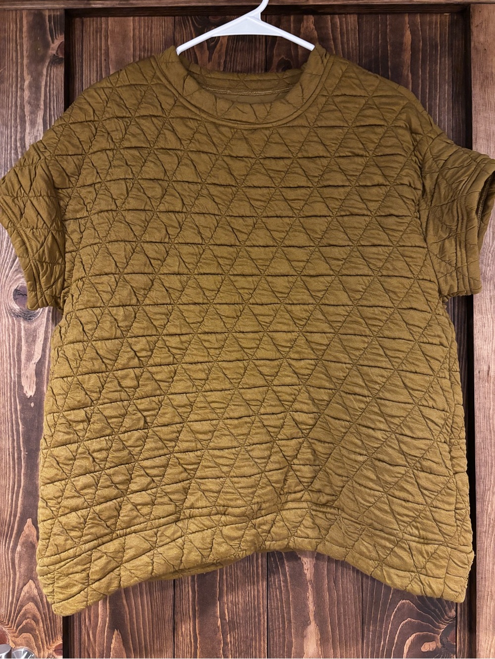 Adorable Quilted Short Sleeve Sweatshirt Top in Gold/Mustard/Green Large